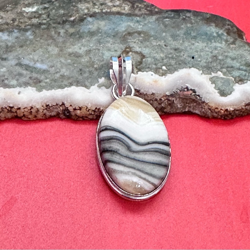 RUBYRUDI Artisan Jewelry CALCITE Silver Oval Zebra-Pattern Pendant Necklace